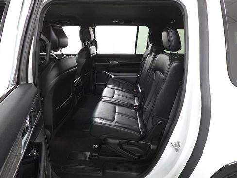 Used 2024 Jeep Wagoneer L Series III w/ Flexible Seating Group image 24