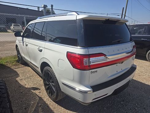 Used 2021 Lincoln Navigator Reserve image 2