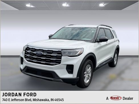 Used 2025 Ford Explorer Active AWD/4WD image 1