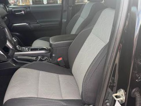 Used 2020 Toyota Tacoma TRD Sport image 8