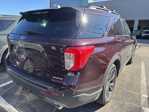Used 2022 Ford Explorer XLT w/ Equipment Group 202A image 4