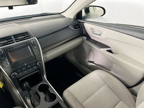 Used 2017 Toyota Camry LE image 21