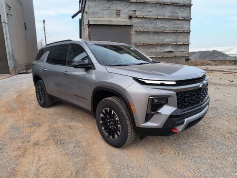 New 2026 Chevrolet Traverse Z71 w/ Enhanced Driving Package image 2