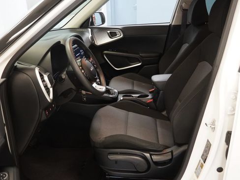 Used 2022 Kia Soul LX FWD image 4