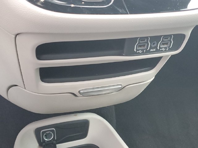 Used 2023 Chrysler Pacifica Touring-L FWD image 30