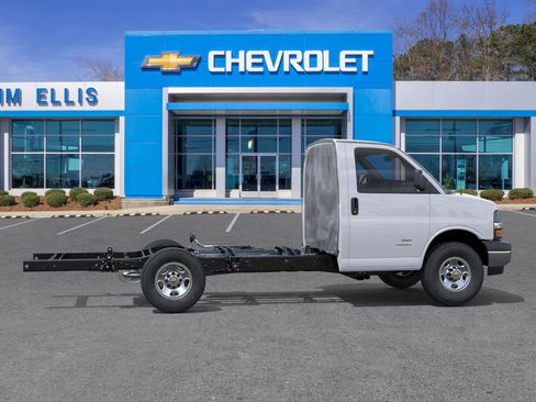 New 2025 Chevrolet Express 3500 w/ Power Convenience Package image 21
