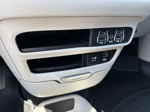 Used 2022 Chrysler Pacifica Touring-L FWD image 25