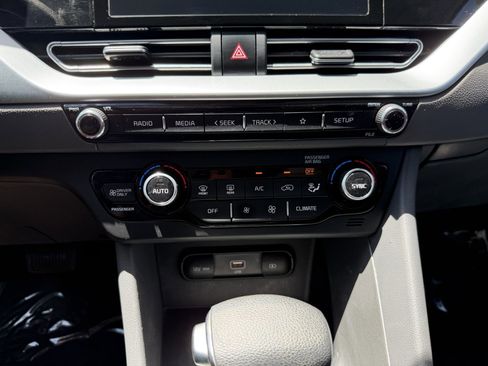 Used 2022 Kia Niro LX FWD image 22