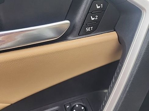 Used 2021 Toyota RAV4 XLE Premium image 19