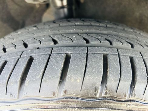 Used 2023 Chrysler Pacifica Touring-L FWD image 42
