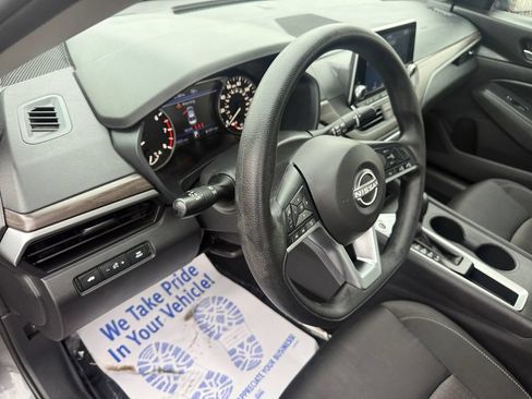 Used 2025 Nissan Altima 2.5 SV FWD image 28