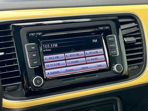 Used 2013 Volkswagen Beetle TDI image 13