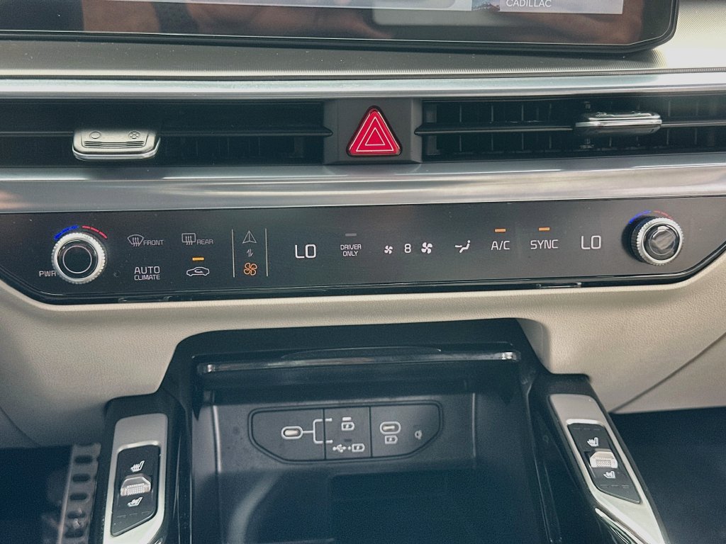 Certified 2025 Kia Sorento SX Prestige AWD/4WD image 16