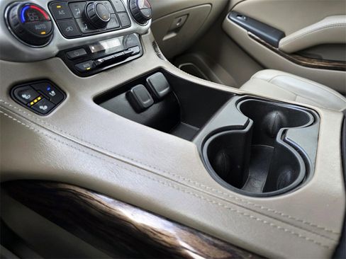 Used 2019 GMC Yukon XL SLT w/ Open Road Package image 28