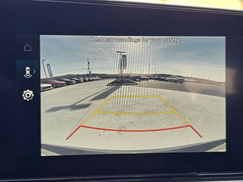 New 2025 Hyundai Elantra Limited image 18