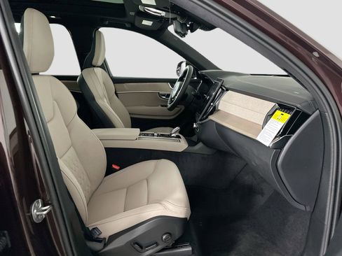 New 2025 Volvo XC90 B6 Core w/ Climate Package image 17