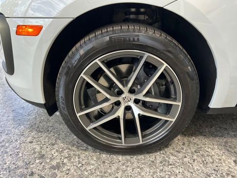 Used 2023 Porsche Macan Turbo image 40