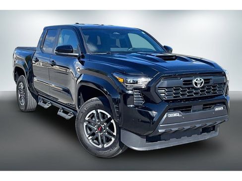 Used 2024 Toyota Tacoma TRD Sport w/ TRD Sport Upgrade Package AWD/4WD image 3