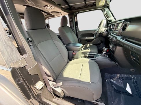 Used 2023 Jeep Wrangler Sport AWD/4WD image 13