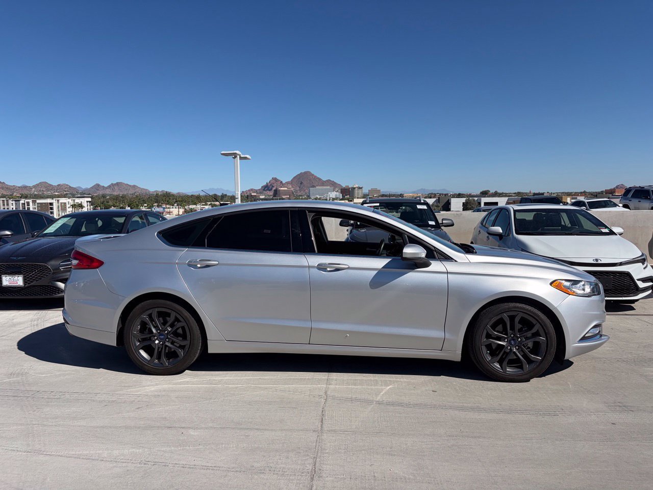 Used 2018 Ford Fusion SE w/ Equipment Group 201A FWD image 3