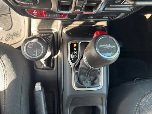 Used 2026 Jeep Gladiator Mojave AWD/4WD image 32