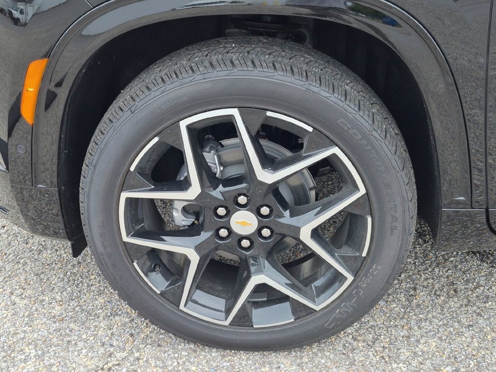 New 2026 Chevrolet Traverse High Country w/ LPO, Floor Liner Package FWD image 11