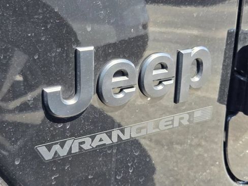 Used 2026 Jeep Wrangler Unlimited Sahara AWD/4WD image 18