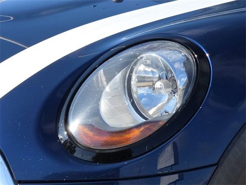 Used 2018 MINI Cooper 2-Door Hardtop image 4