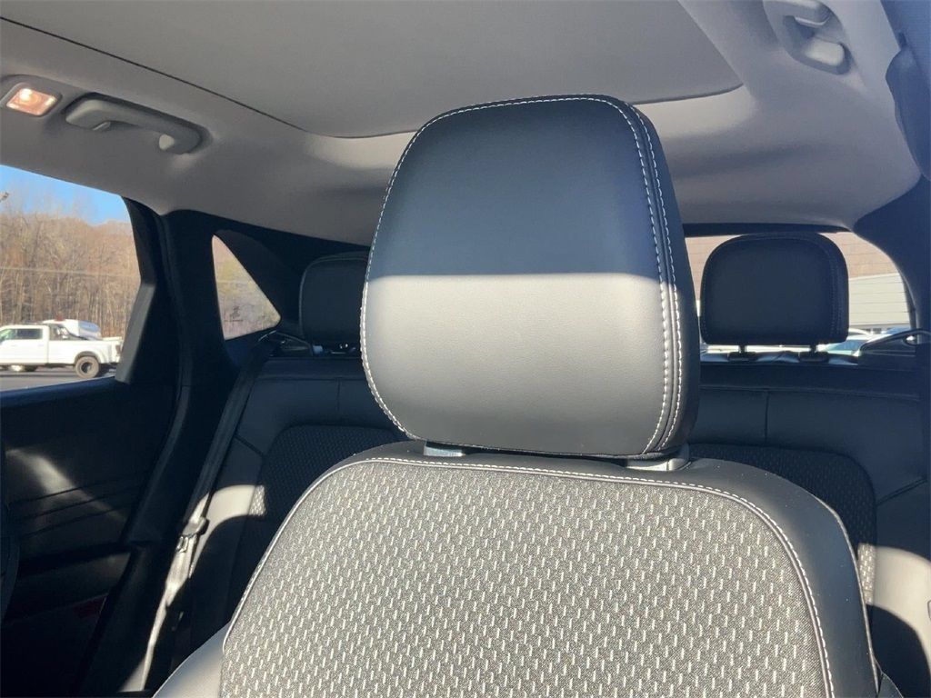 New 2025 Ford Escape SE FWD image 18