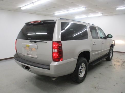 Used 2007 Chevrolet Suburban 2500 LT w/ LT Preferred Equipment Group AWD/4WD image 9