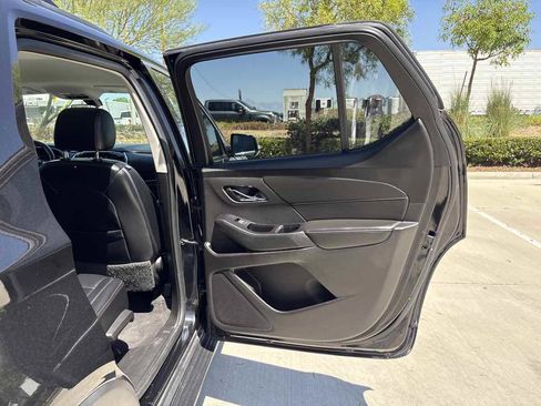Used 2019 Chevrolet Traverse LT FWD image 15