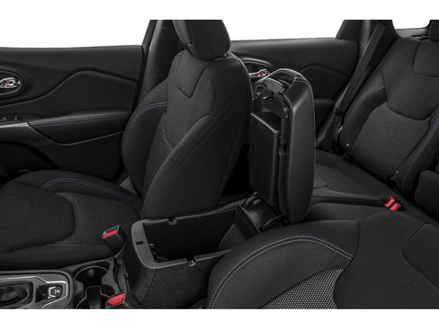 Certified 2019 Jeep Cherokee Latitude w/ Popular Appearance Group FWD image 10
