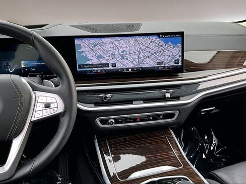 Used 2024 BMW X7 xDrive40i w/ Parking Assistance Package image 9