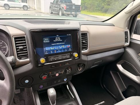 Used 2024 Nissan Frontier SV RWD image 16