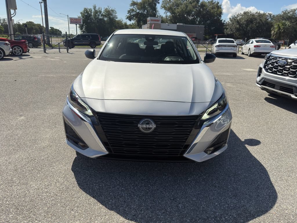 Used 2025 Nissan Altima 2.5 SV FWD image 3