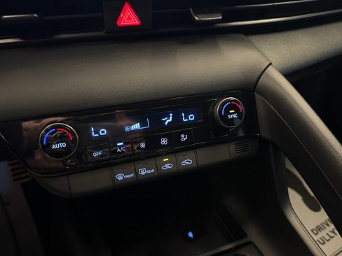 Used 2025 Hyundai Elantra Sport FWD image 15