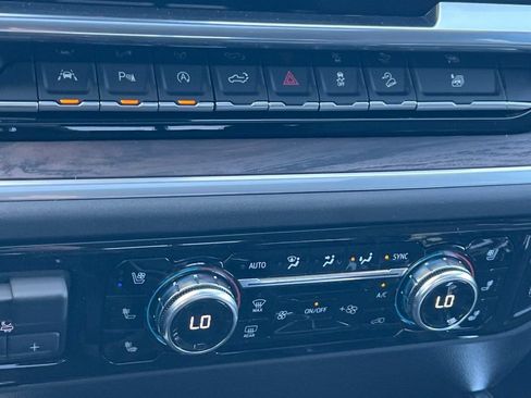 New 2026 GMC Sierra 1500 SLT w/ SLT Premium Package AWD/4WD image 17