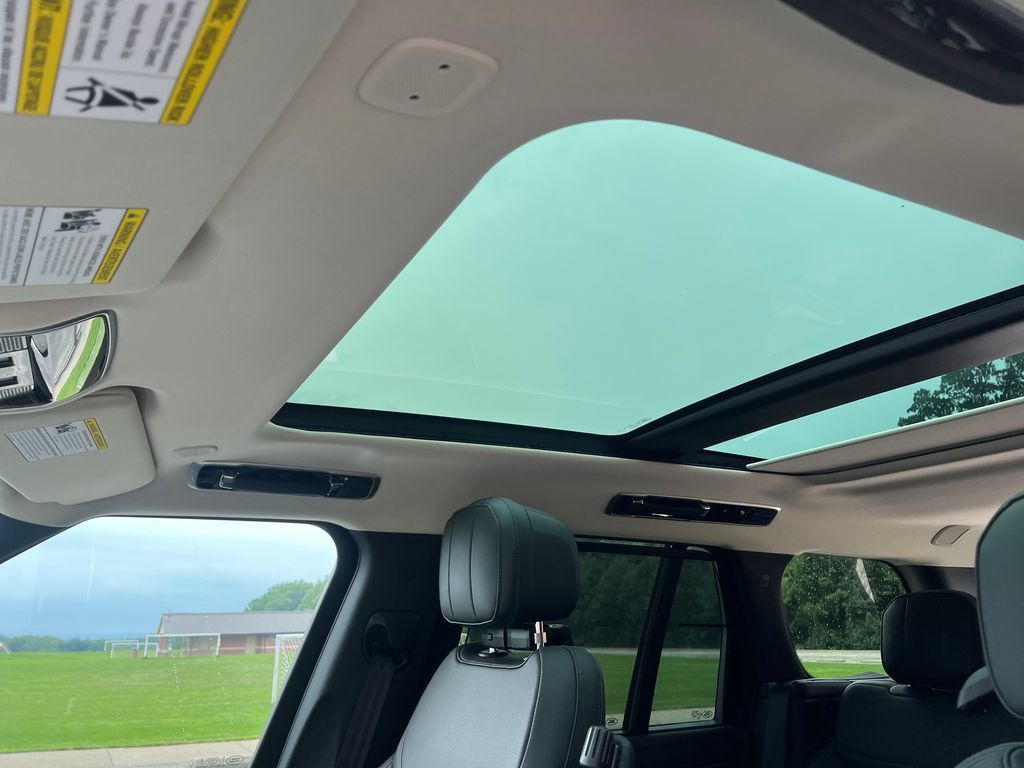 New 2026 Land Rover Range Rover SE AWD/4WD image 17