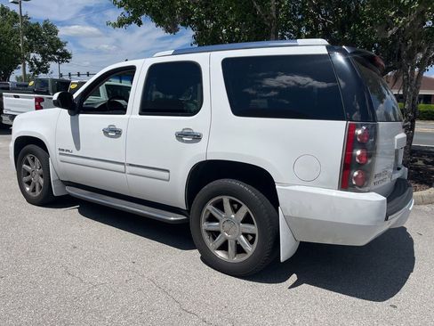Used 2011 GMC Yukon Denali RWD image 2