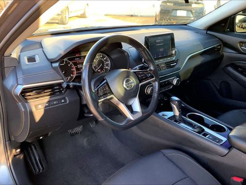 Used 2022 Nissan Altima 2.5 SV w/ SV Premium Package image 17