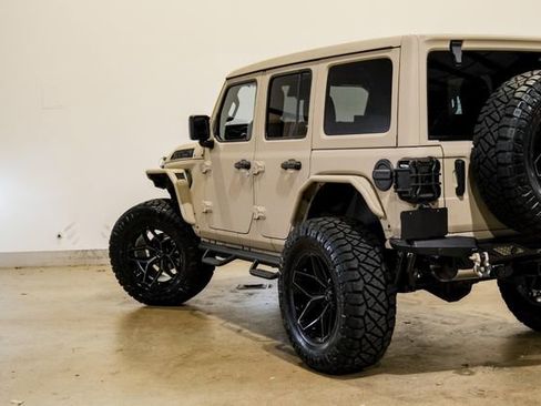 Used 2025 Jeep Wrangler Unlimited Rubicon w/ Technology Group image 42