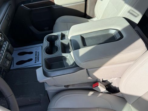 Certified 2022 GMC Sierra 1500 SLT w/ Driver Alert Package I image 10