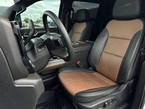 Used 2024 Chevrolet Silverado 2500 High Country w/ High Country Premium Package AWD/4WD image 13