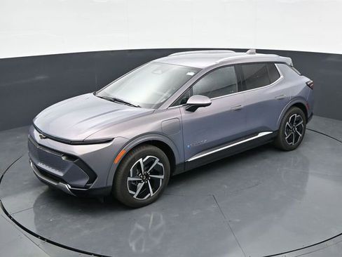 Used 2025 Chevrolet Equinox EV LT w/ Convenience Package FWD image 28