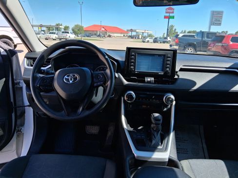 Used 2021 Toyota RAV4 XLE AWD/4WD image 14