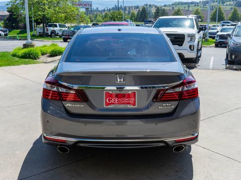 Used 2016 Honda Accord Touring image 6
