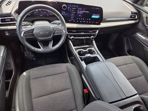 Used 2025 Chevrolet Traverse LT w/ Midnight/Sport Edition FWD image 10