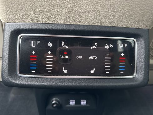 Used 2019 Audi e-tron Prestige w/ Prestige Package image 47