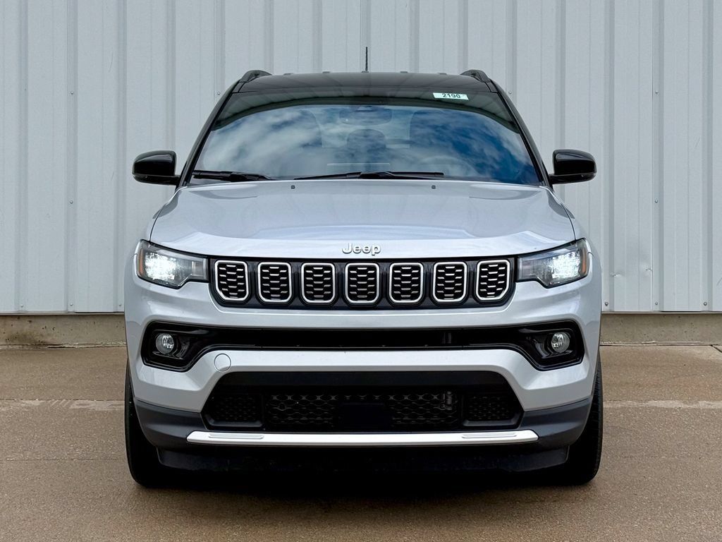 Used 2025 Jeep Compass Limited AWD/4WD image 9