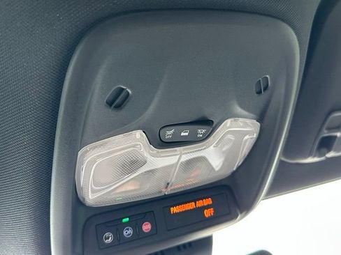 Used 2024 Chevrolet Colorado Z71 w/ Z71 Convenience Package 2 AWD/4WD image 32